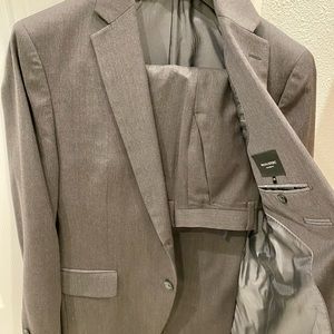 Banana Republic Men’s Grey Tailored Fit Wool Suit (38S blazer and 30/30 pants).
